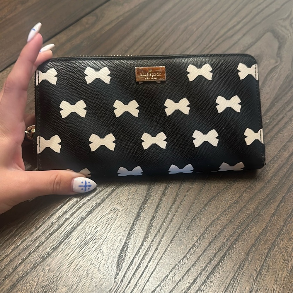 Kate Spade Black & White Bow Wallet